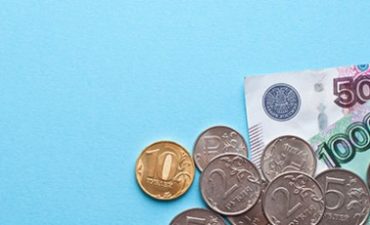 Правительство направило 68 млрд рублей на выплаты медикам, занятым в борьбе с COVID-19
